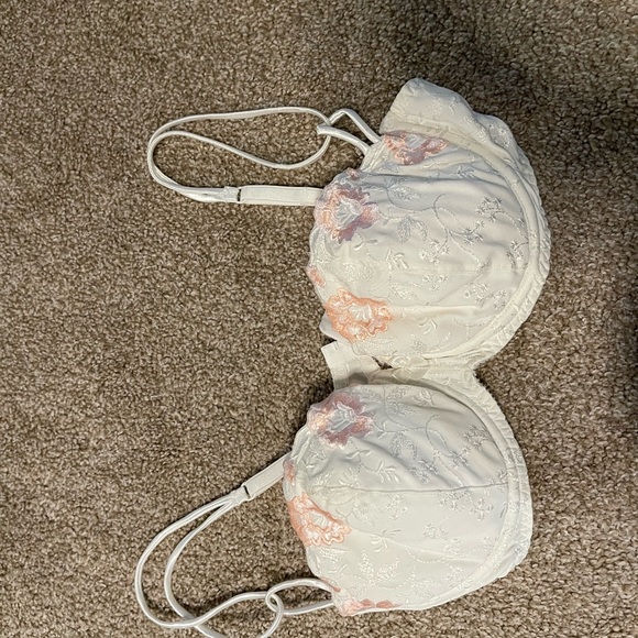 Victoria secret bras - Picture 3 of 10